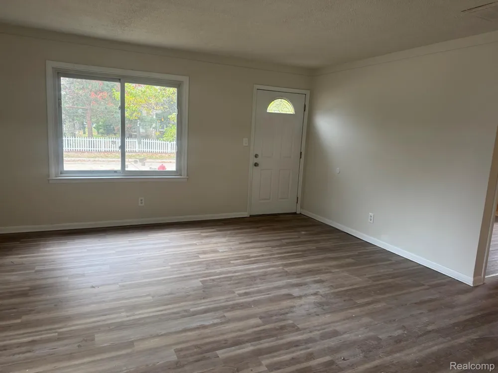 26475 Lorenz Street Madison Heights City, MI 48071