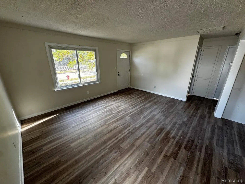 26475 Lorenz Street Madison Heights City, MI 48071