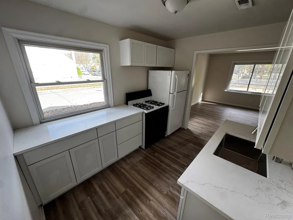26475 Lorenz Street Madison Heights City, MI 48071