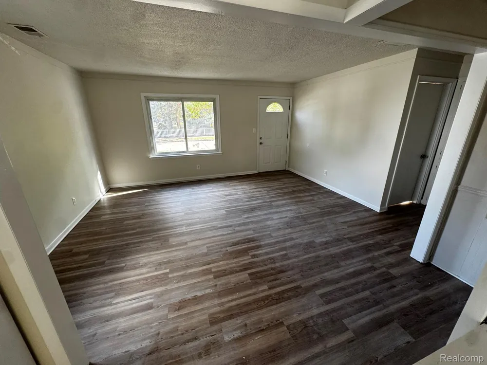 26475 Lorenz Street Madison Heights City, MI 48071