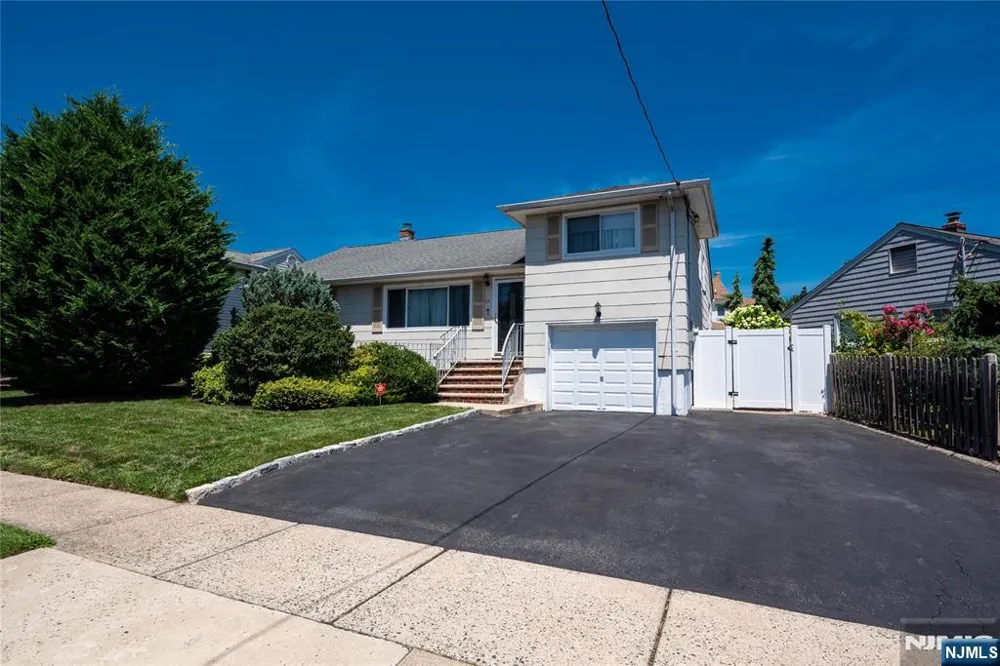 44 Lorrie Lane Clifton, NJ 07012