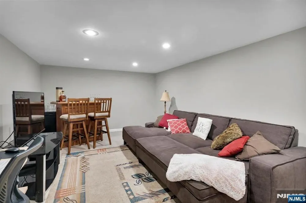 44 Lorrie Lane Clifton, NJ 07012
