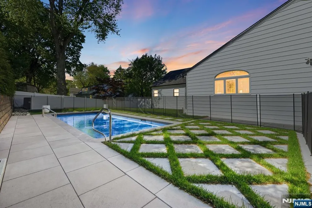 14 Congress Road Emerson, NJ 07630