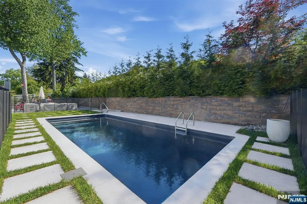 14 Congress Road Emerson, NJ 07630