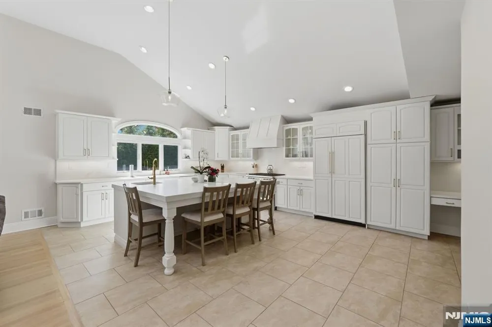 14 Congress Road Emerson, NJ 07630