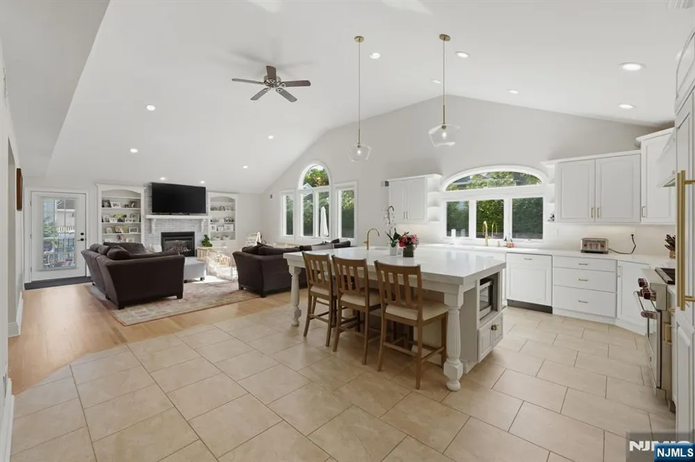 14 Congress Road Emerson, NJ 07630