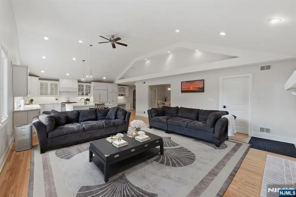 14 Congress Road Emerson, NJ 07630