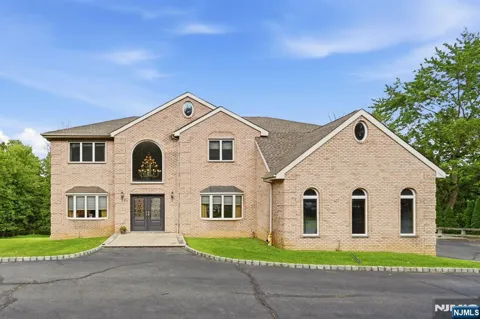 27 Sparrowbush Road