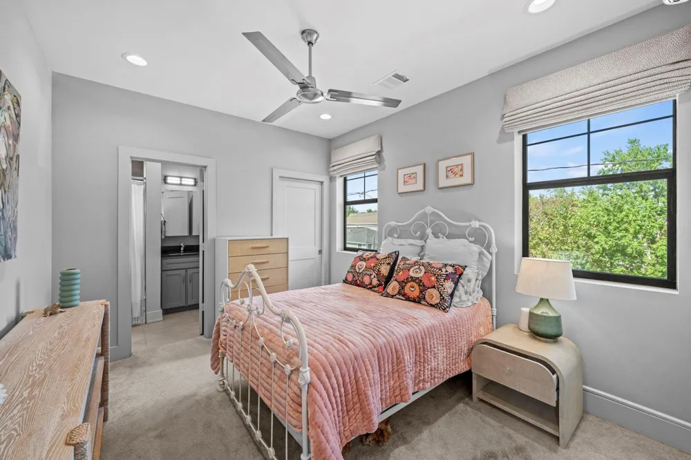3317 Arlington Street Houston, TX 77018