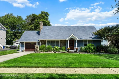 1204 Holly Place