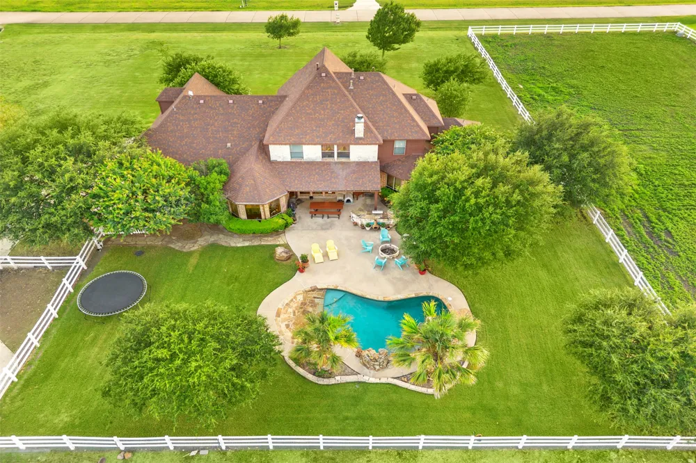 170 Steel Dust Drive Red Oak, TX 75154