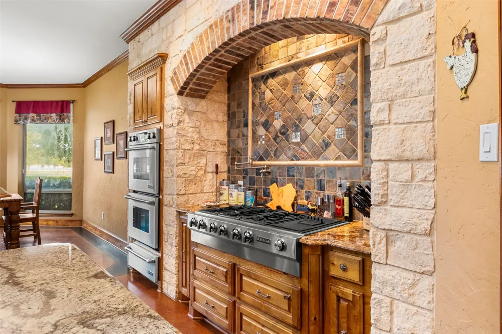 170 Steel Dust Drive Red Oak, TX 75154