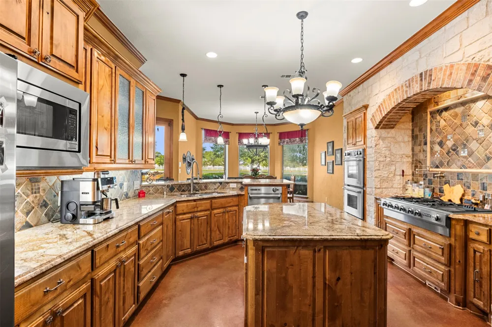 170 Steel Dust Drive Red Oak, TX 75154