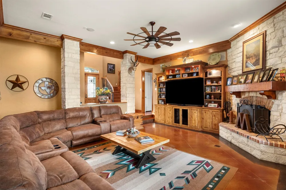 170 Steel Dust Drive Red Oak, TX 75154