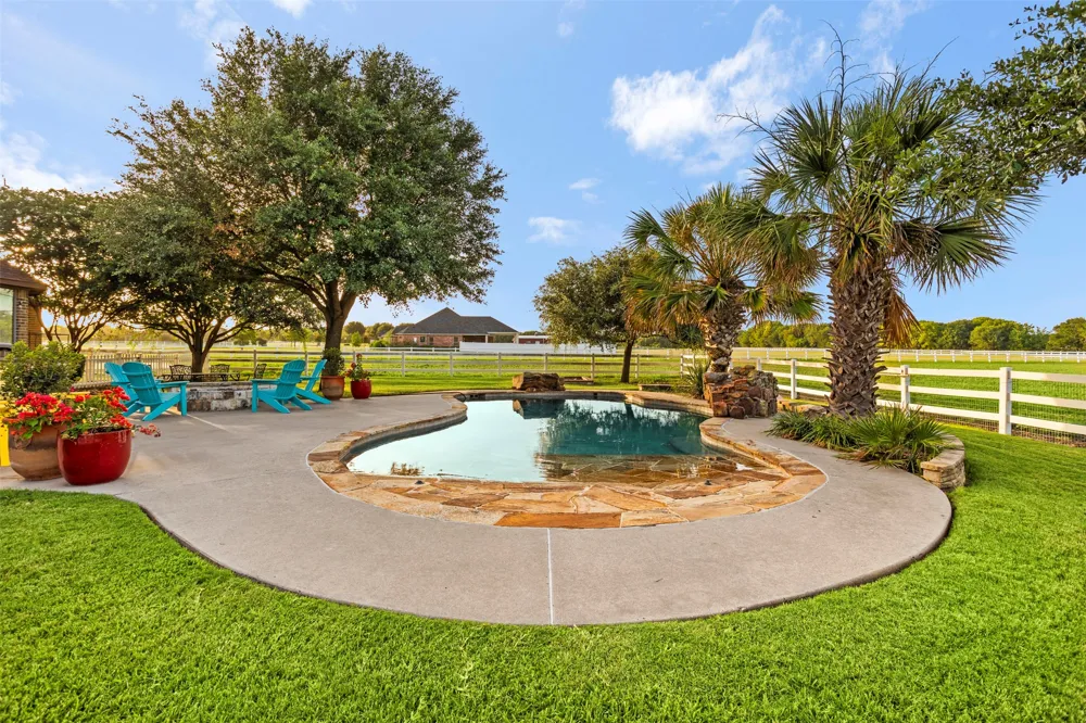 170 Steel Dust Drive Red Oak, TX 75154