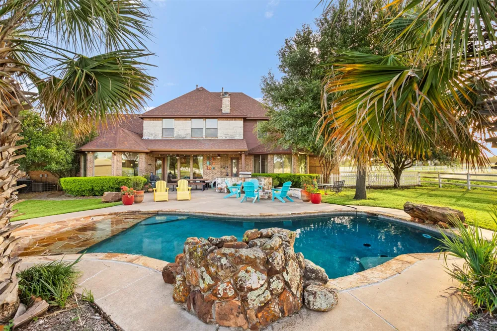 170 Steel Dust Drive Red Oak, TX 75154
