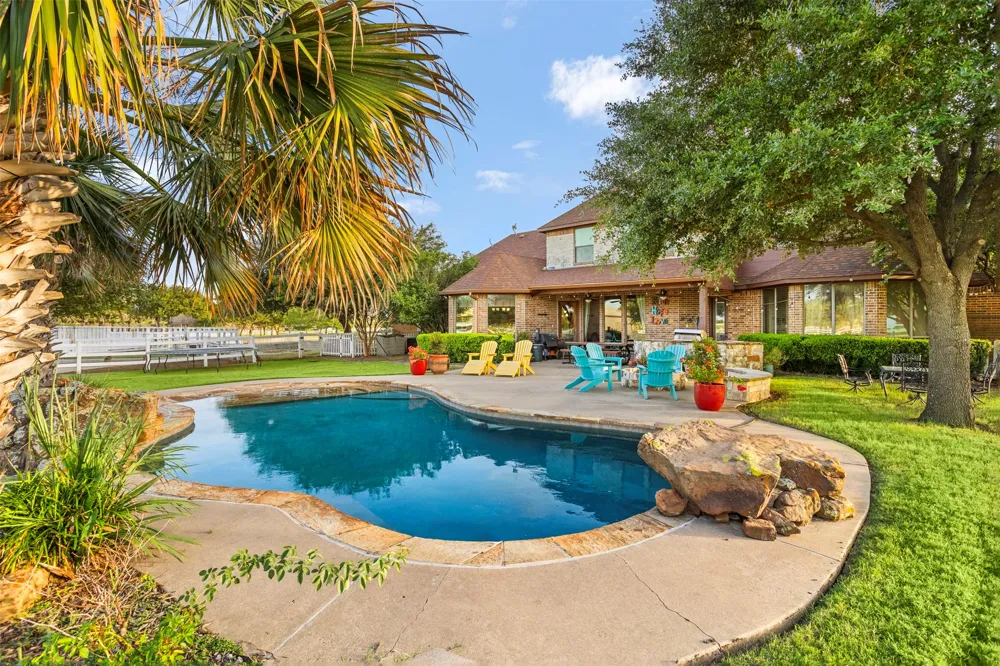 170 Steel Dust Drive Red Oak, TX 75154