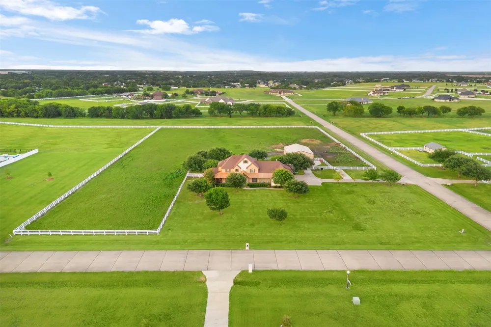 170 Steel Dust Drive Red Oak, TX 75154