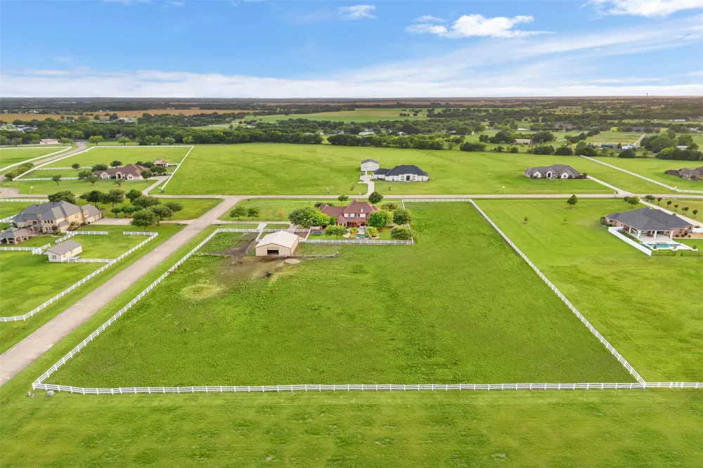 170 Steel Dust Drive Red Oak, TX 75154