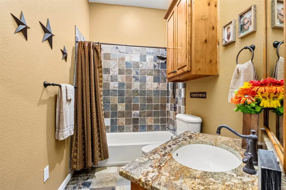 170 Steel Dust Drive Red Oak, TX 75154