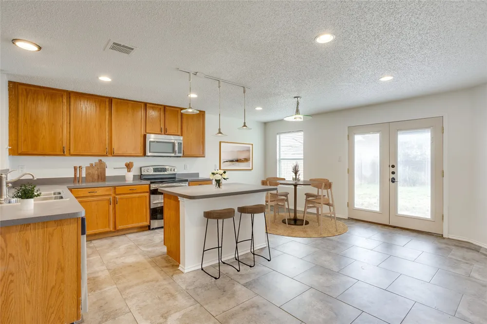 653 Condor Trail Saginaw, TX 76131