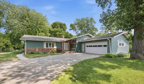 607 6th Street W