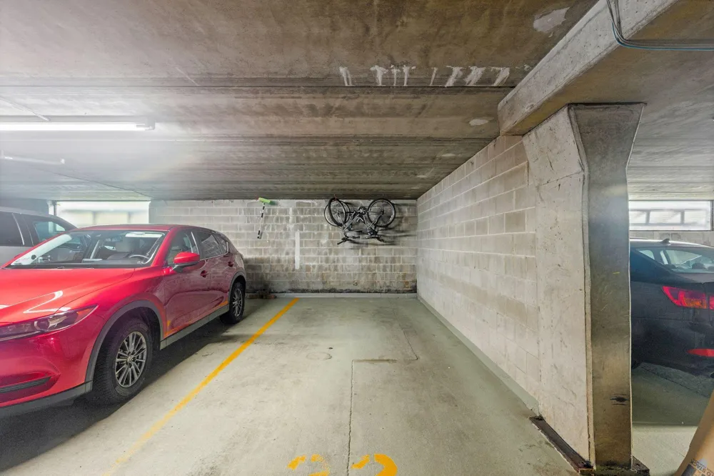 2445 Londin Lane E #202 Maplewood, MN 55119
