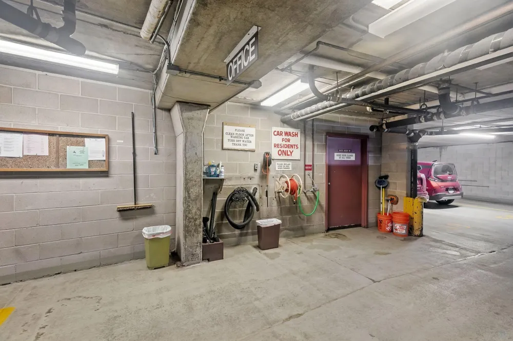 2445 Londin Lane E #202 Maplewood, MN 55119