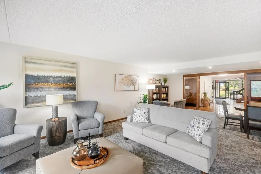 2445 Londin Lane E #202 Maplewood, MN 55119