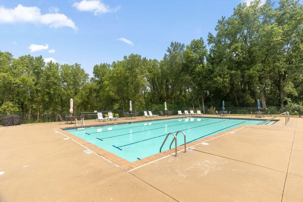 2445 Londin Lane E #202 Maplewood, MN 55119