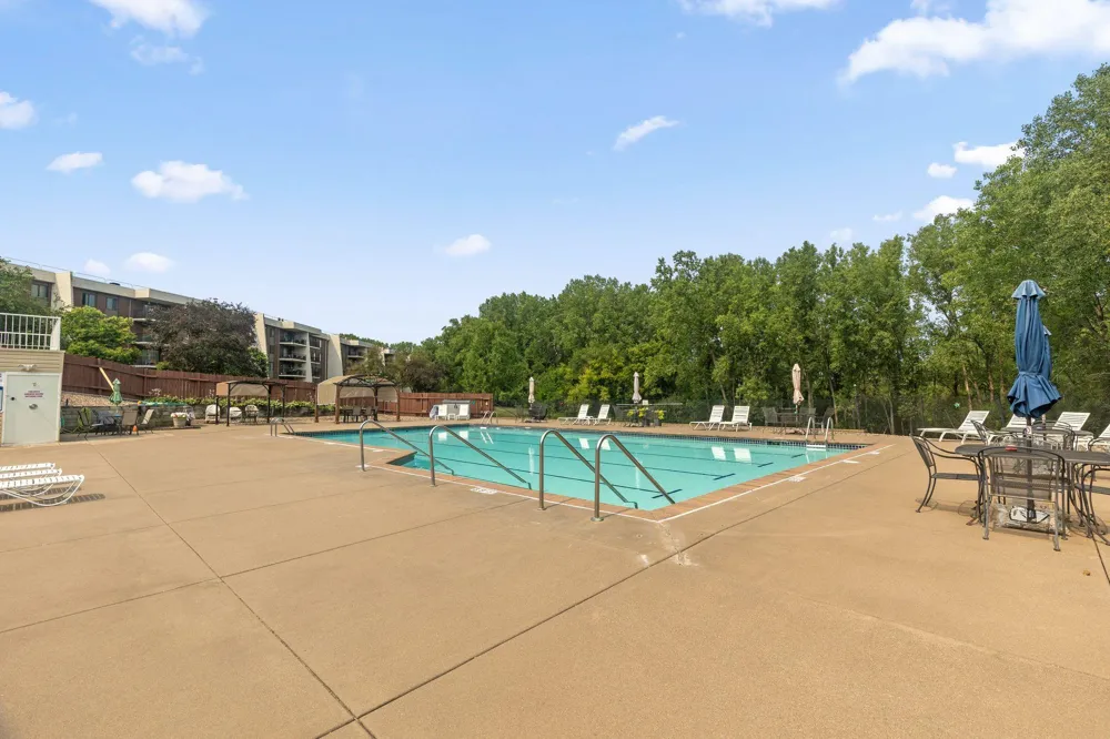 2445 Londin Lane E #202 Maplewood, MN 55119