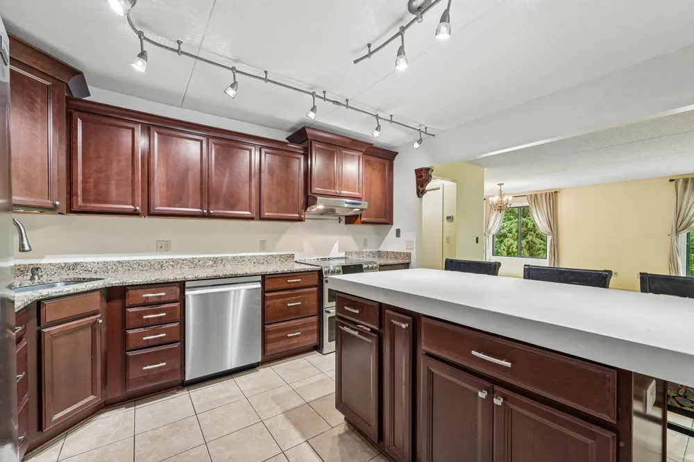 2445 Londin Lane E #202 Maplewood, MN 55119