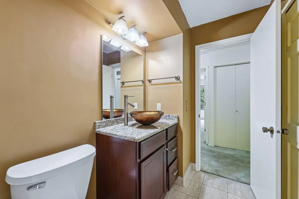2445 Londin Lane E #202 Maplewood, MN 55119