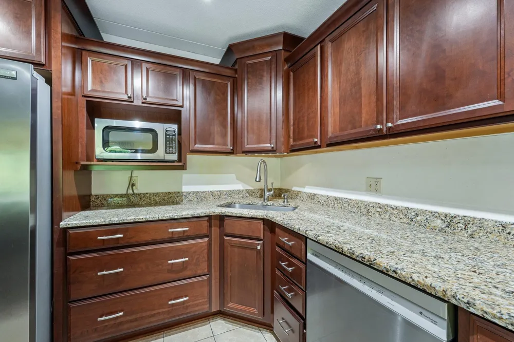 2445 Londin Lane E #202 Maplewood, MN 55119