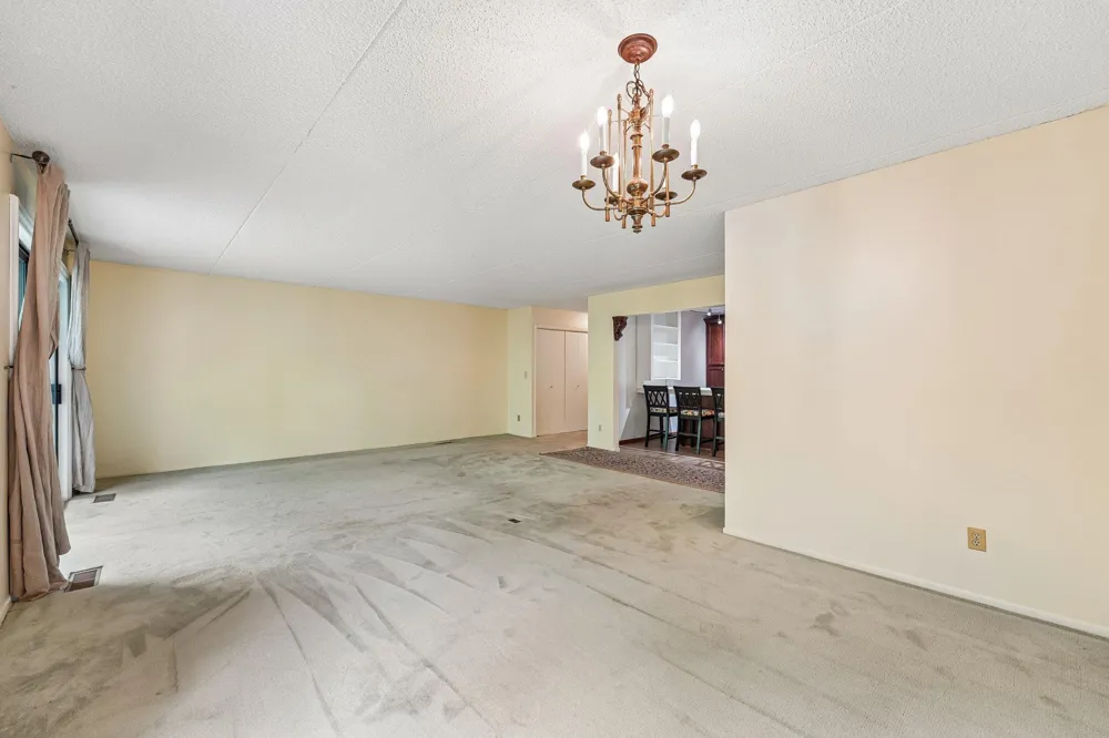 2445 Londin Lane E #202 Maplewood, MN 55119