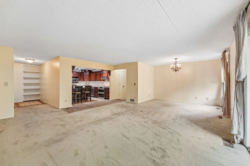 2445 Londin Lane E #202 Maplewood, MN 55119