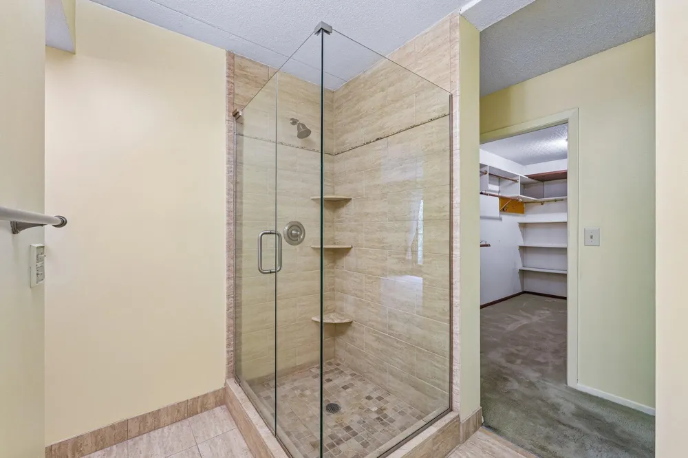 2445 Londin Lane E #202 Maplewood, MN 55119