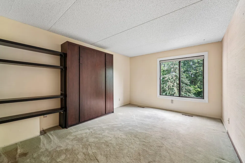 2445 Londin Lane E #202 Maplewood, MN 55119