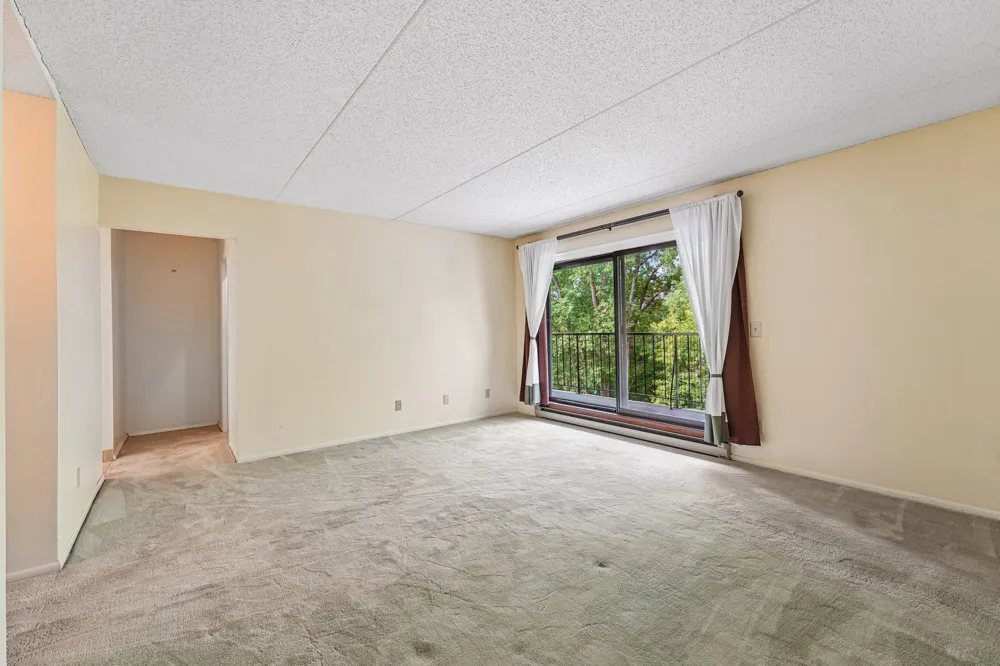 2445 Londin Lane E #202 Maplewood, MN 55119