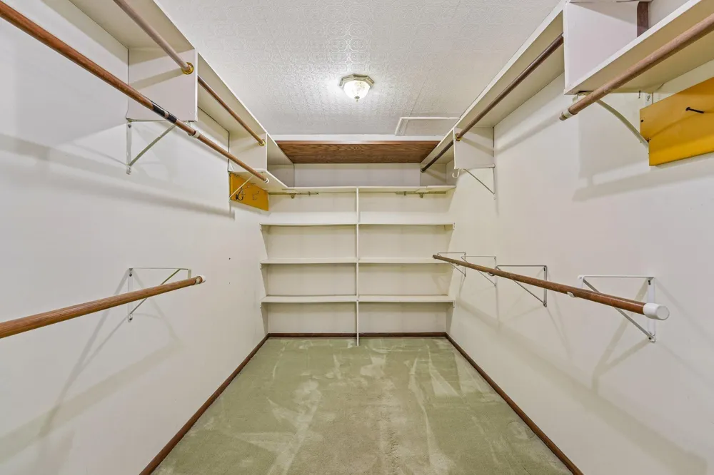 2445 Londin Lane E #202 Maplewood, MN 55119