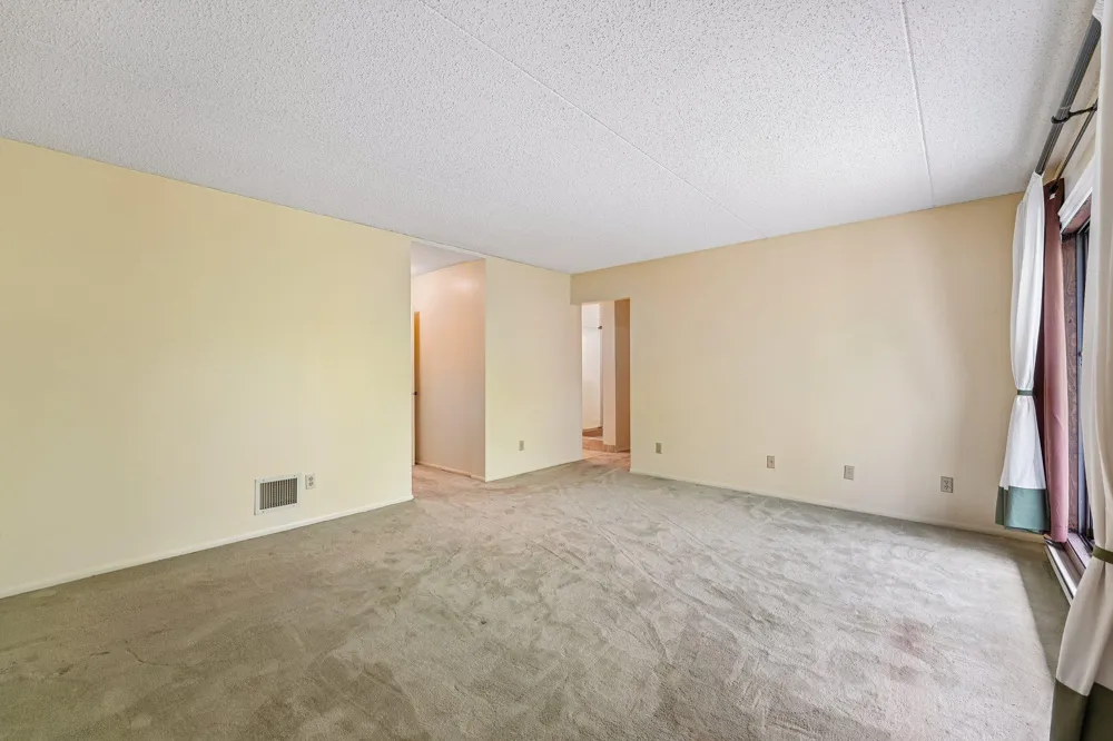 2445 Londin Lane E #202 Maplewood, MN 55119