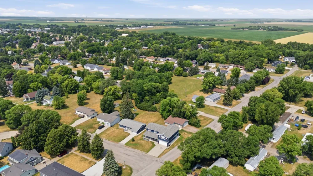 811 1st Avenue E Ada, MN 56510