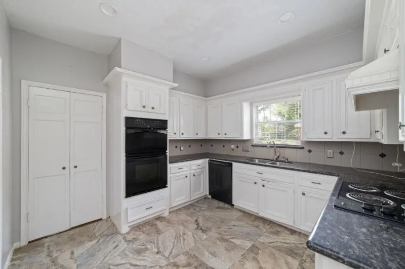 2306 Vine Creek Drive Kingwood, TX 77345