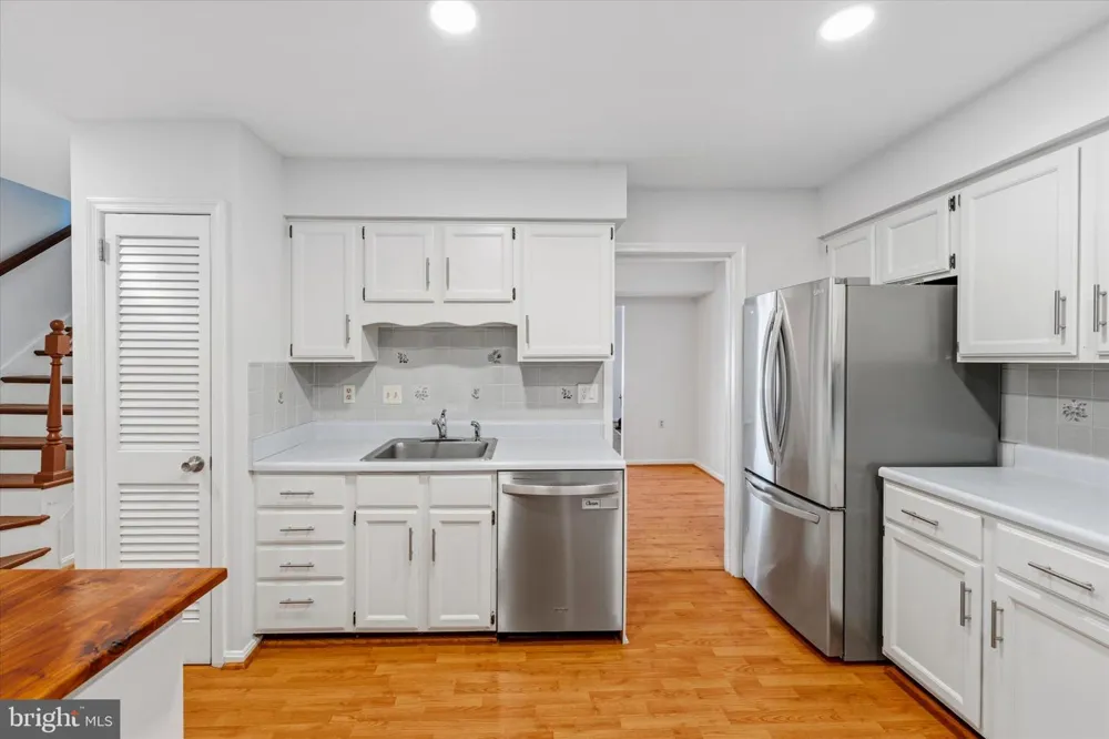706 EDWARDS FERRY ROAD NE Leesburg, VA 20176