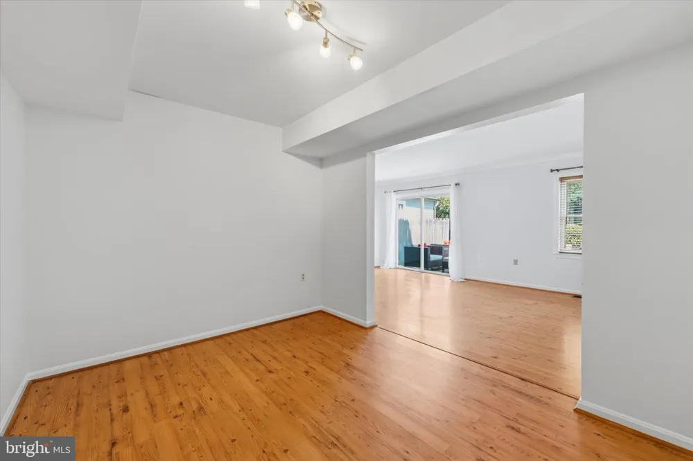 706 EDWARDS FERRY ROAD NE Leesburg, VA 20176