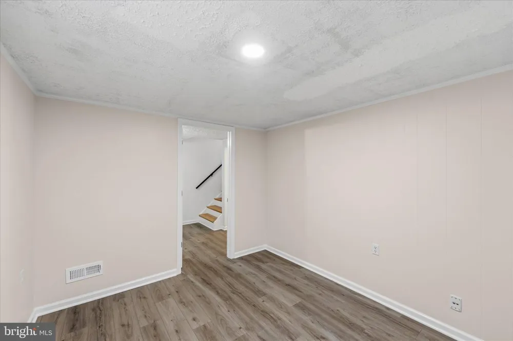 706 EDWARDS FERRY ROAD NE Leesburg, VA 20176