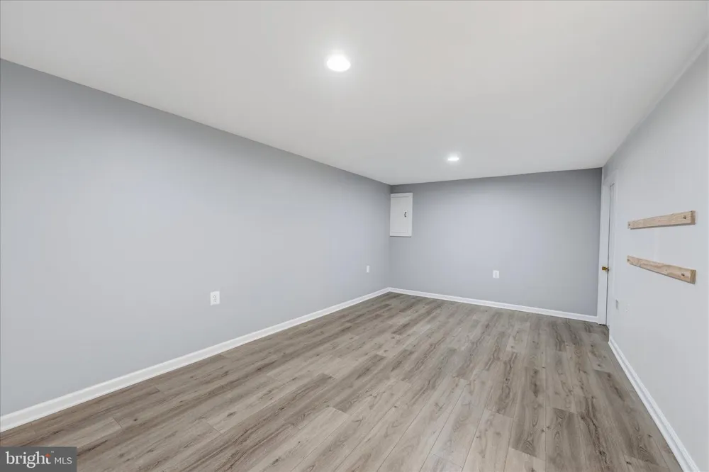 706 EDWARDS FERRY ROAD NE Leesburg, VA 20176