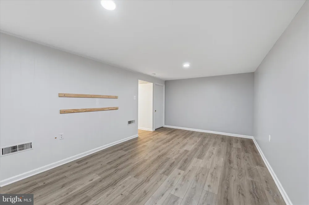706 EDWARDS FERRY ROAD NE Leesburg, VA 20176