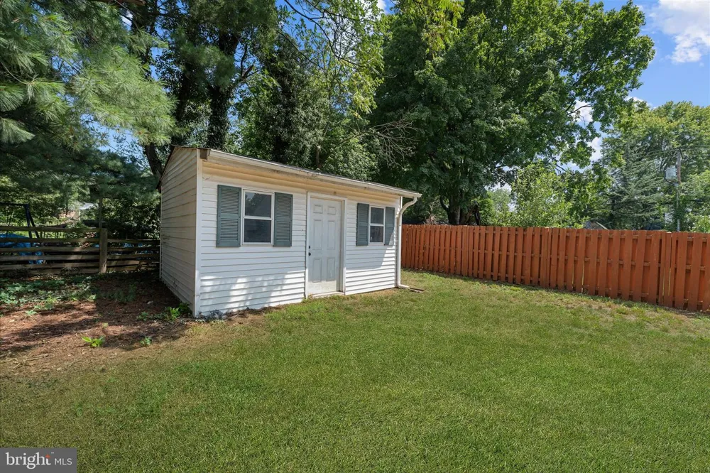 706 EDWARDS FERRY ROAD NE Leesburg, VA 20176