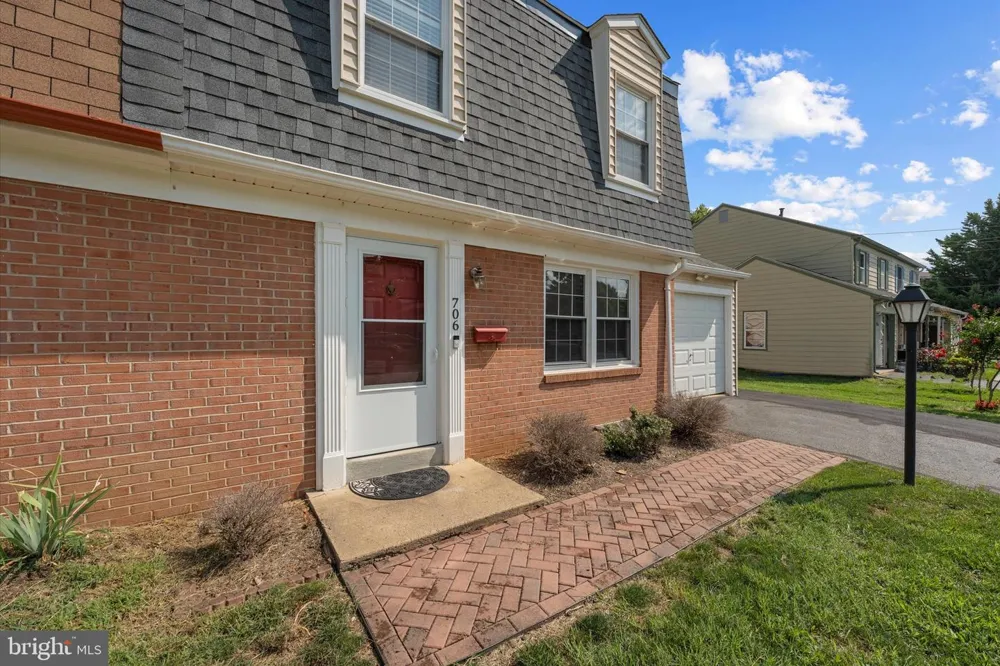 706 EDWARDS FERRY ROAD NE Leesburg, VA 20176